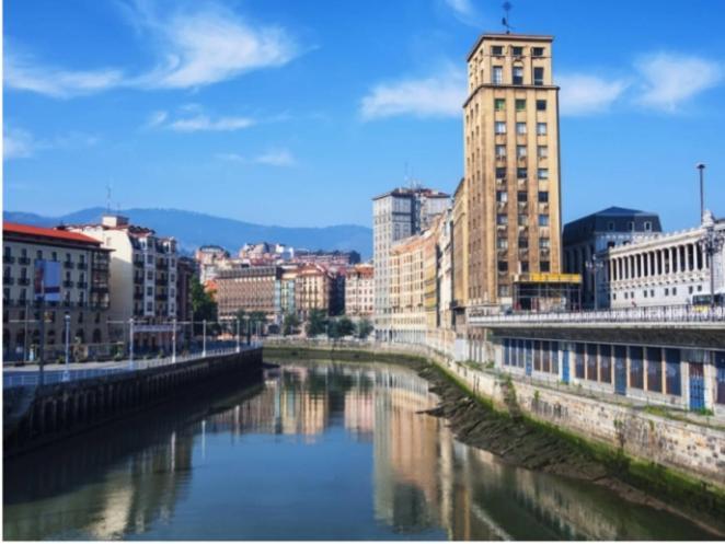 A 5 Minutos Andando Del Casco Viejo, Ayuntamiento, Plaza Circular Y Gran Via De Bilbao Y Proximo A Las 2 Lineas De Metro Exterior foto
