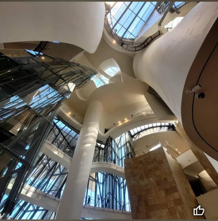 A 5 Minutos Andando Del Casco Viejo, Ayuntamiento, Plaza Circular Y Gran Via De Bilbao Y Proximo A Las 2 Lineas De Metro Exterior foto